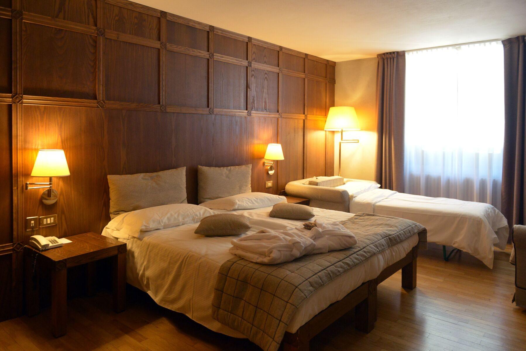 Savoia Palace Hotel มาดอนนาดีกัมปิโญ ภายนอก รูปภาพ