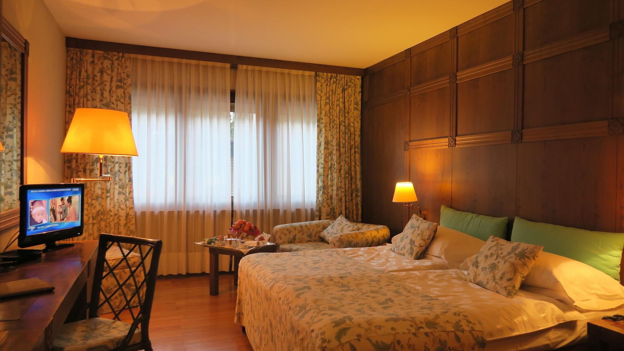 Savoia Palace Hotel มาดอนนาดีกัมปิโญ ภายนอก รูปภาพ
