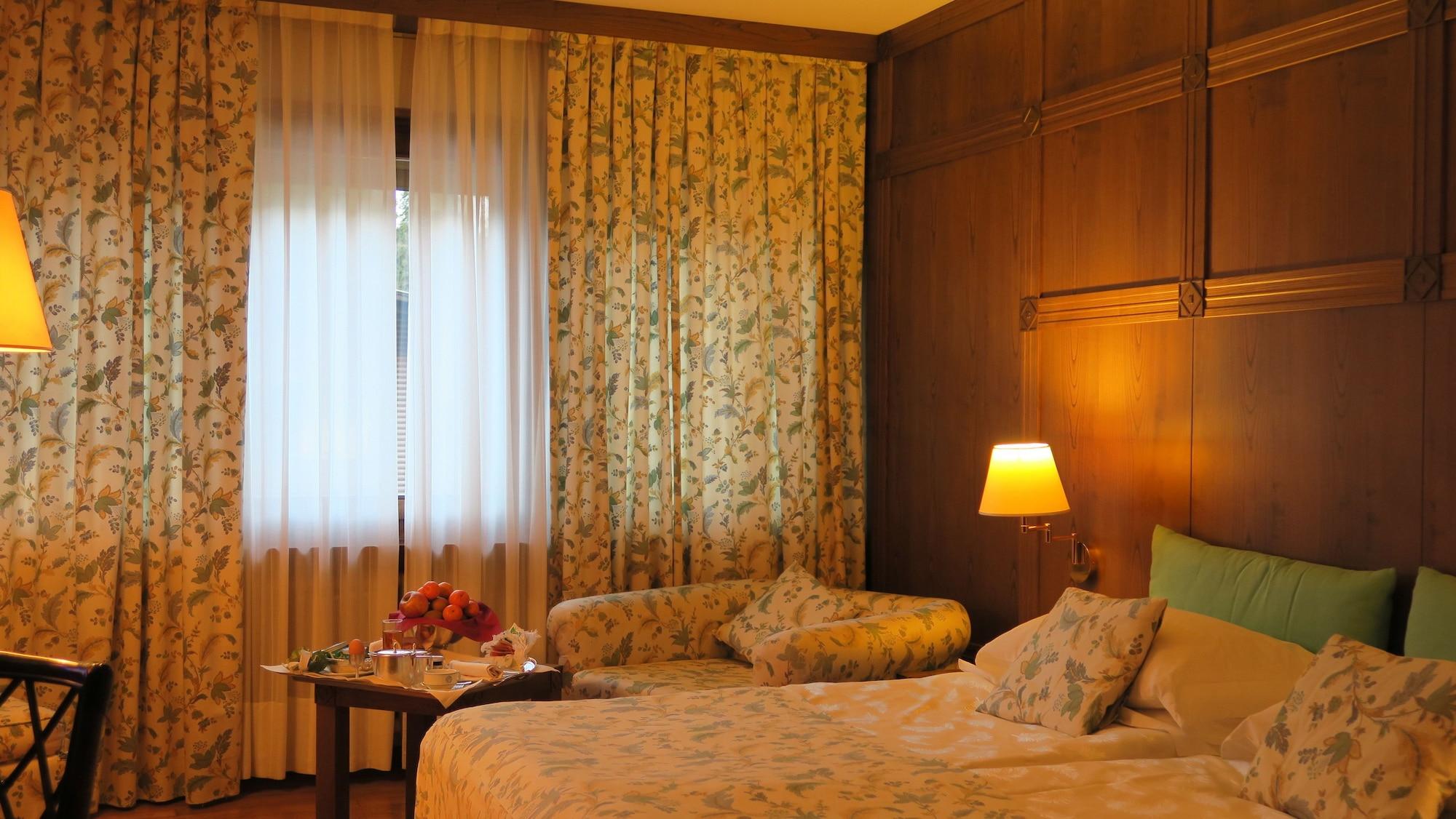 Savoia Palace Hotel มาดอนนาดีกัมปิโญ ภายนอก รูปภาพ