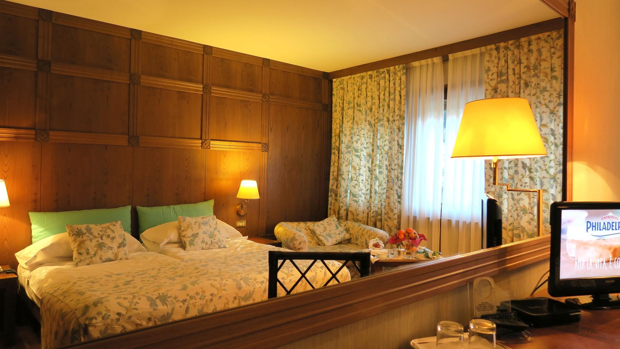 Savoia Palace Hotel มาดอนนาดีกัมปิโญ ภายนอก รูปภาพ