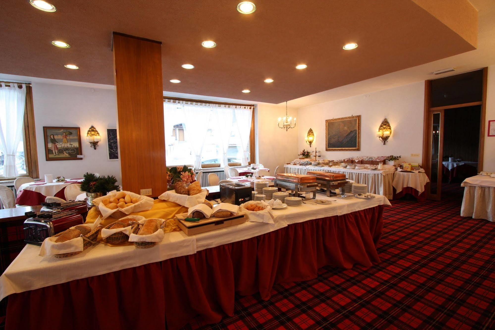 Savoia Palace Hotel มาดอนนาดีกัมปิโญ ภายนอก รูปภาพ