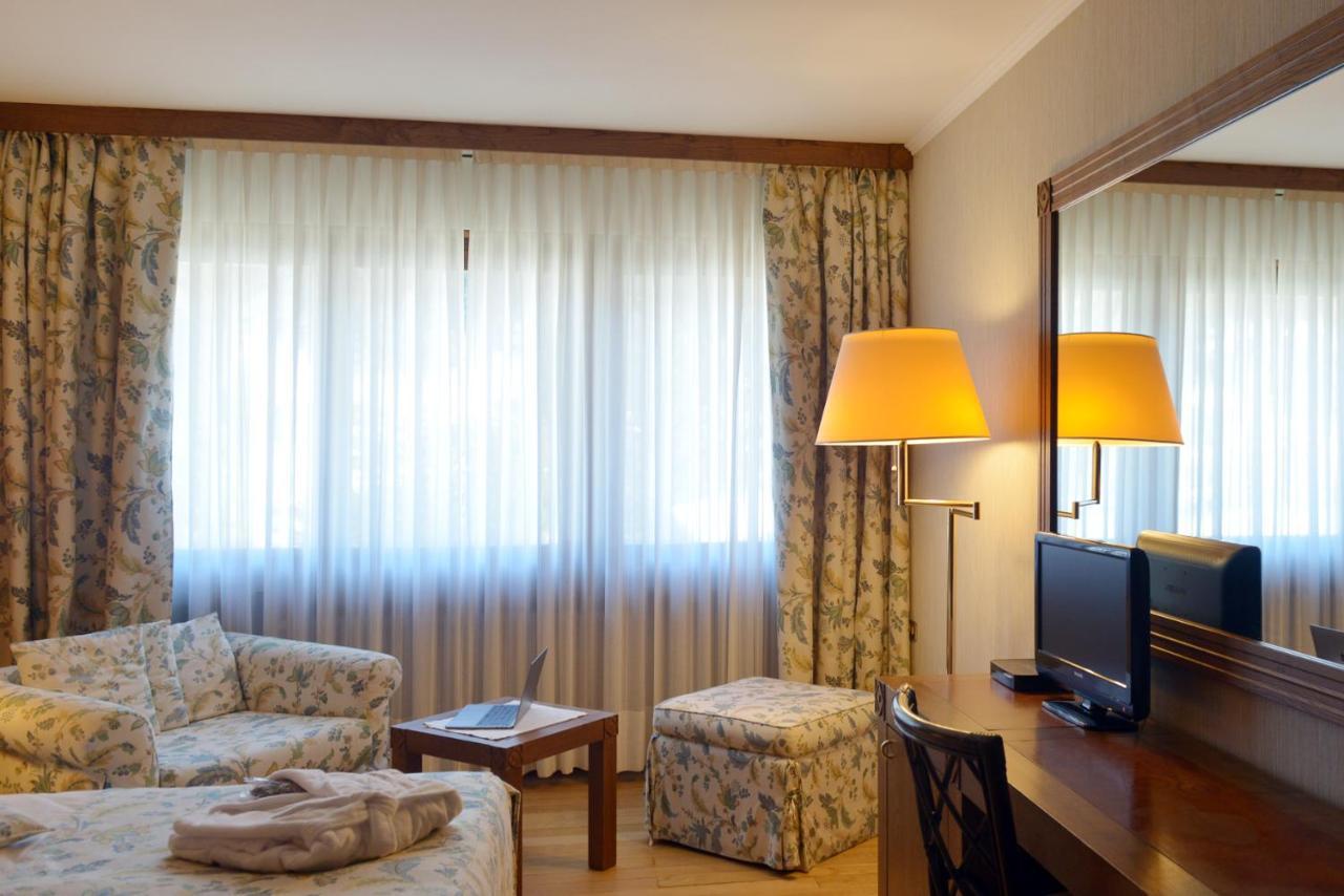Savoia Palace Hotel มาดอนนาดีกัมปิโญ ภายนอก รูปภาพ